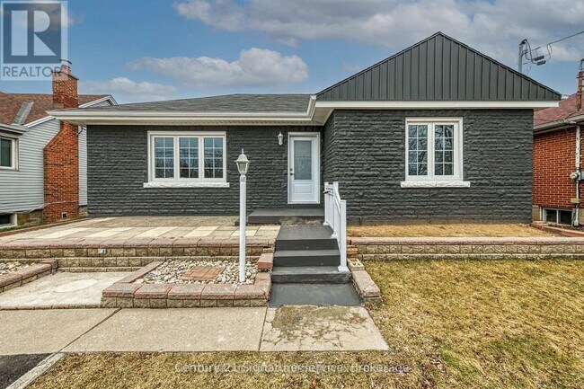 Building Photo - 346 Pottruff Rd N