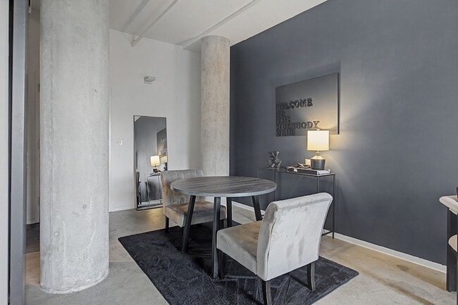 Building Photo - 2115 Yeaman Pl