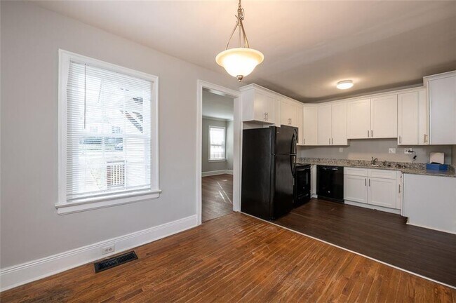 Foto del edificio - 1095 Deckner Ave SW