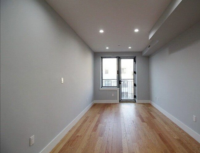 Foto del edificio - 971 Lafayette Ave