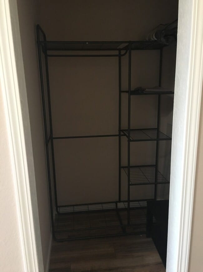 Foto del edificio - 283 McCreery Ave