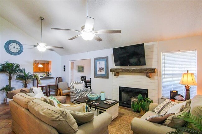 Building Photo - 657 Wilson Cir