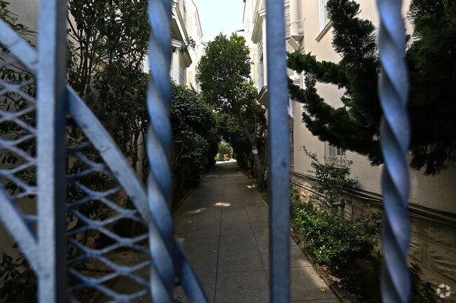Foto del edificio - 3167-3169 California St