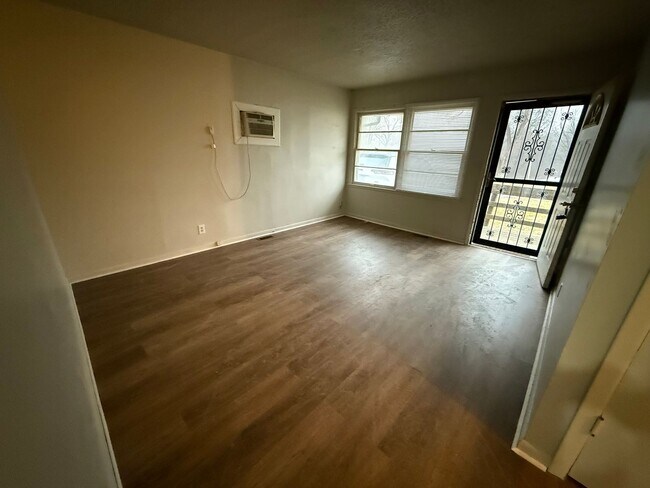 Building Photo - 3 Bedroom House on Large Corner Lot