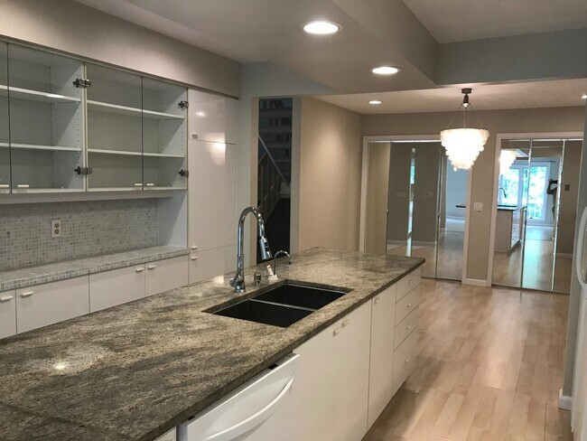 Foto del edificio - Solon 4 Bedroom Rental