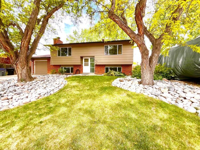 Foto principal - Beautiful 4 bed/ 2 bath Home