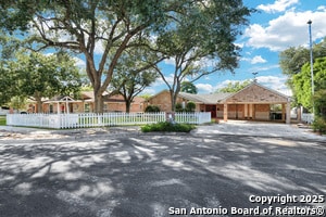 Foto del edificio - 4439 Greystone Dr