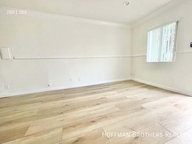 Building Photo - 6062 Fulton Ave