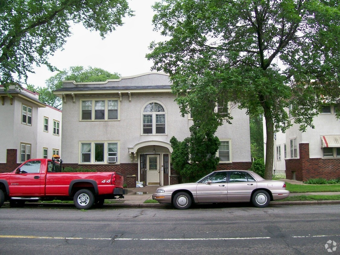 Building Photo - 3923-3925 Chicago Ave