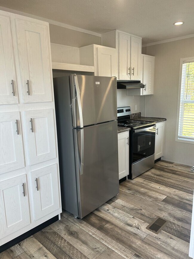 Building Photo - New Home! 3 Bedroom/2 Bath