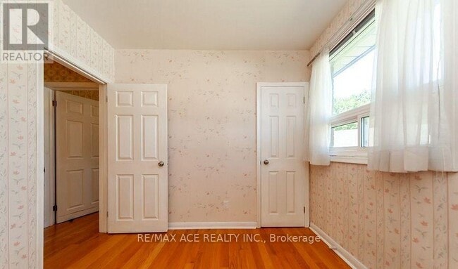 Photo du bâtiment - 61 Lord Roberts Dr