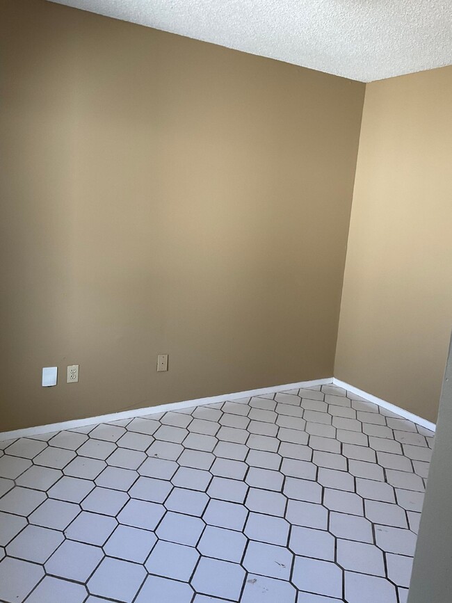 Building Photo - 695 Jill St