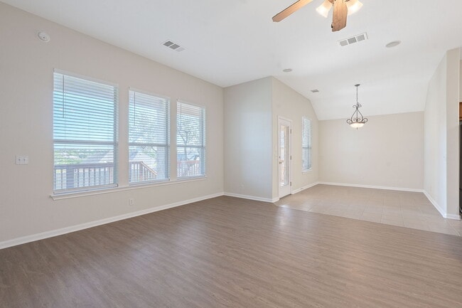 Building Photo - 521 Manchester Ln