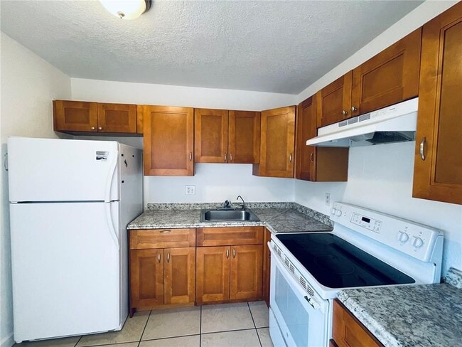 Foto del edificio - 825 NW 46th Ave
