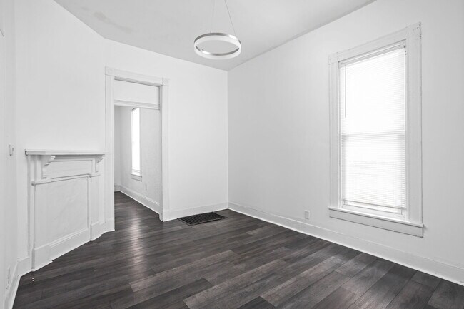 Building Photo - 307 Lynn St