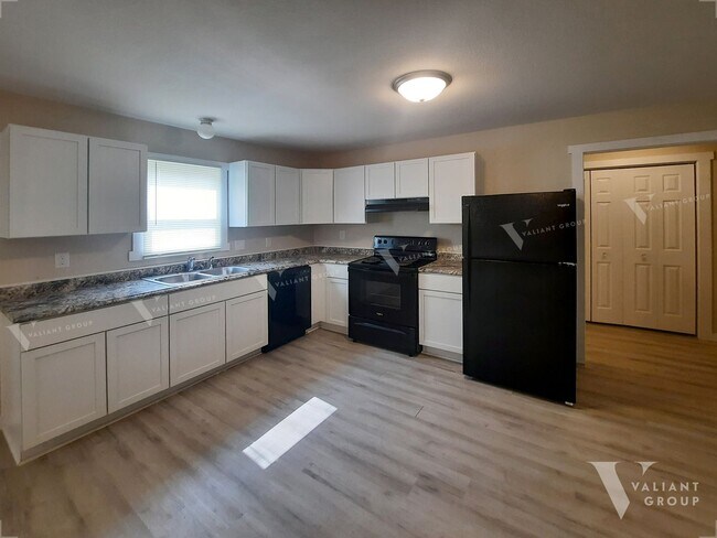Building Photo - Spacious 4 Bed, 3 Bath Rental Home in Desi...