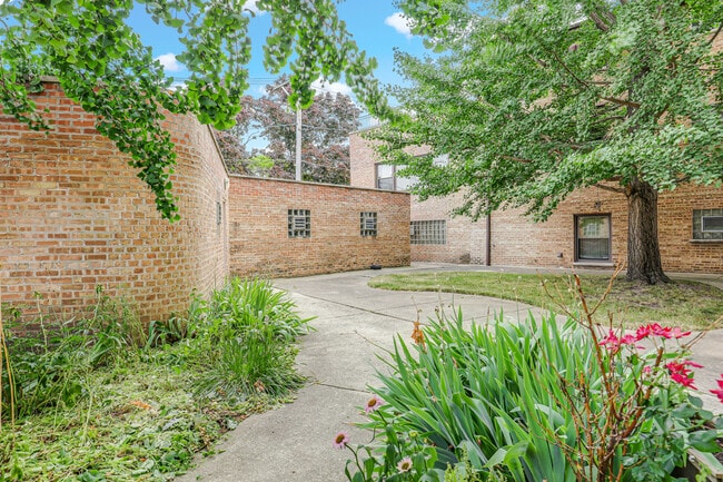 Building Photo - 7101 W Foster Pl