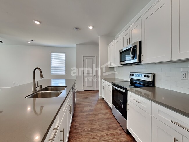 Building Photo - 9121 Liberty Cap Ct