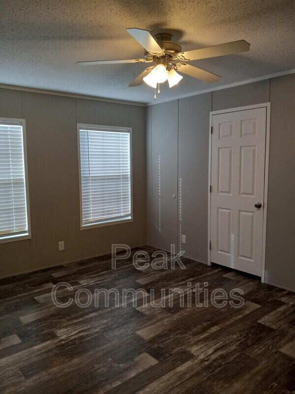 Building Photo - 250 Shady Brook Hts