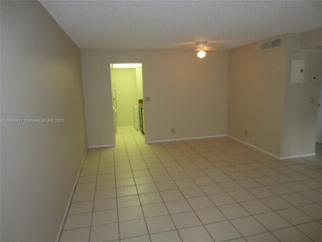 Foto del edificio - 10812 Royal Palm Blvd