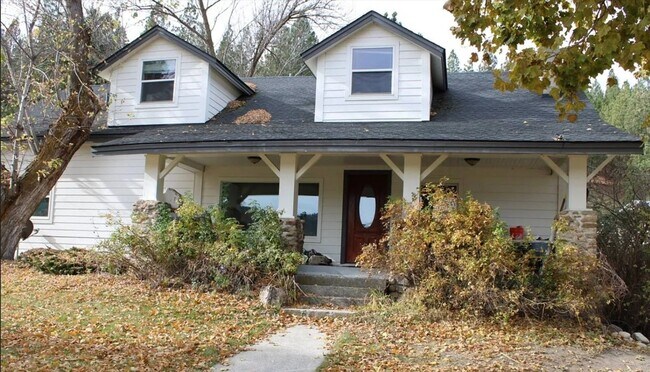 Foto del edificio - Large 5 bed 2.5 bath in peaceful county se...