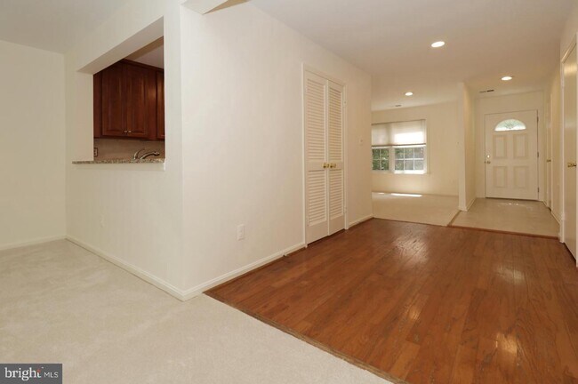 Building Photo - 5965 1st Landing Way