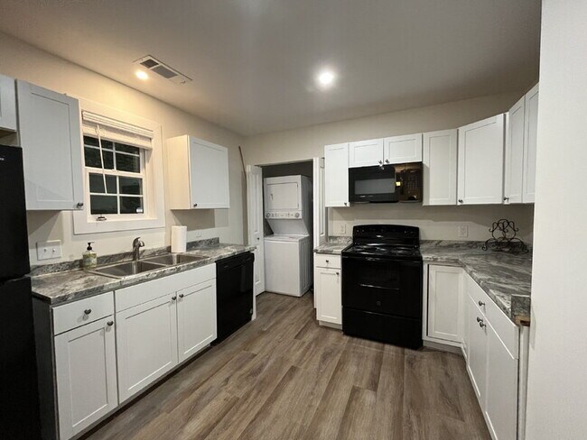 Foto del edificio - 12 Morningside Dr NW