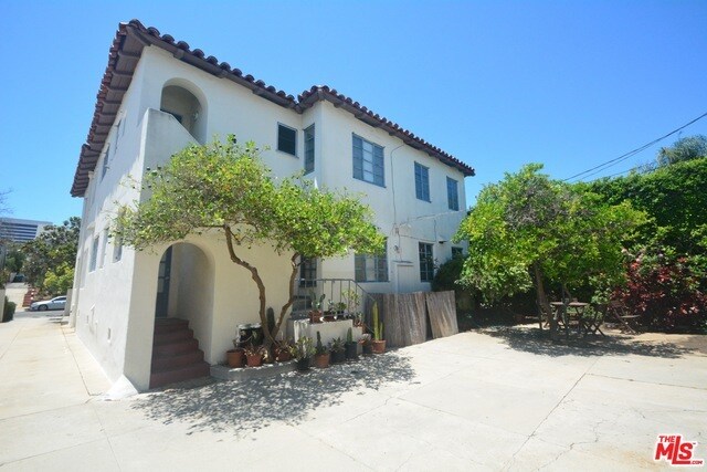 Foto del edificio - 1726 Kelton Ave