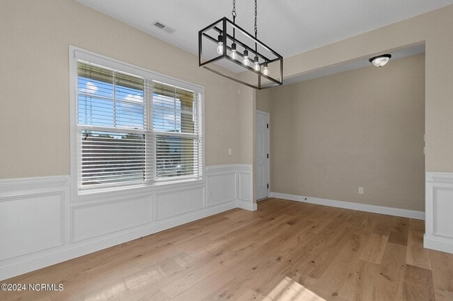 Building Photo - 204 Sandy Springs Rd