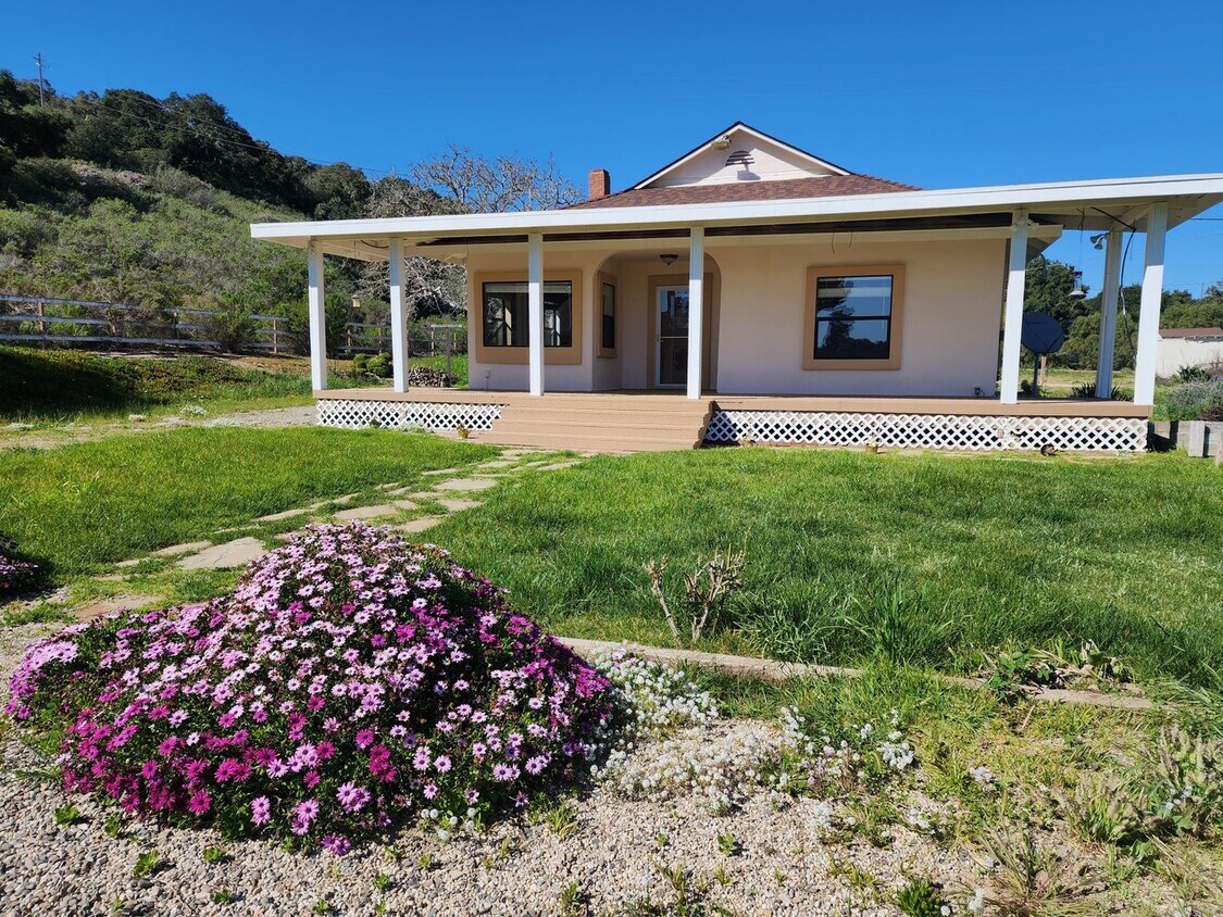 Primary Photo - Peaceful Ranch Home with Corral