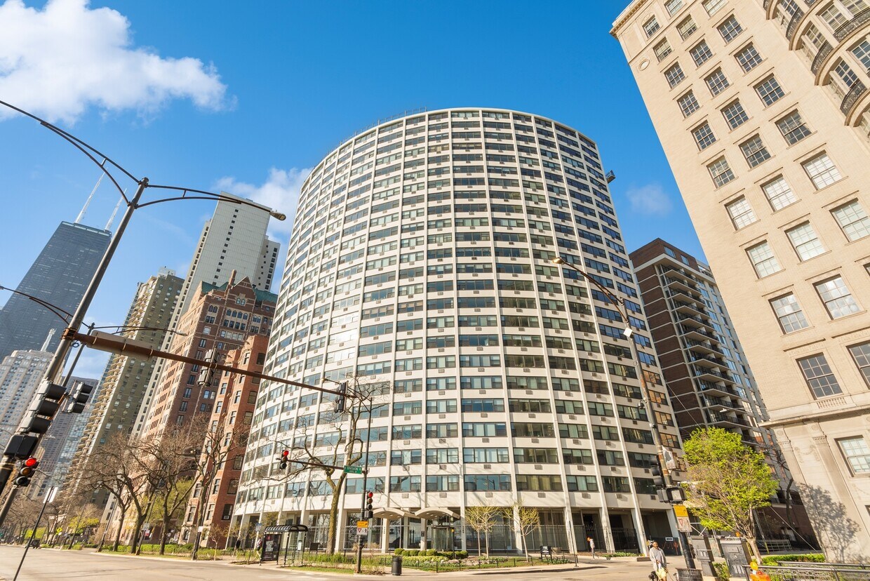 Primary Photo - 1150 N Lake Shore Dr