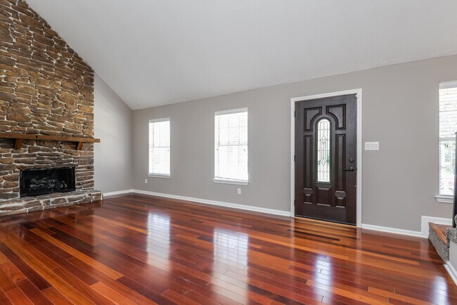 Foto del edificio - 6840 Briarwood Dr