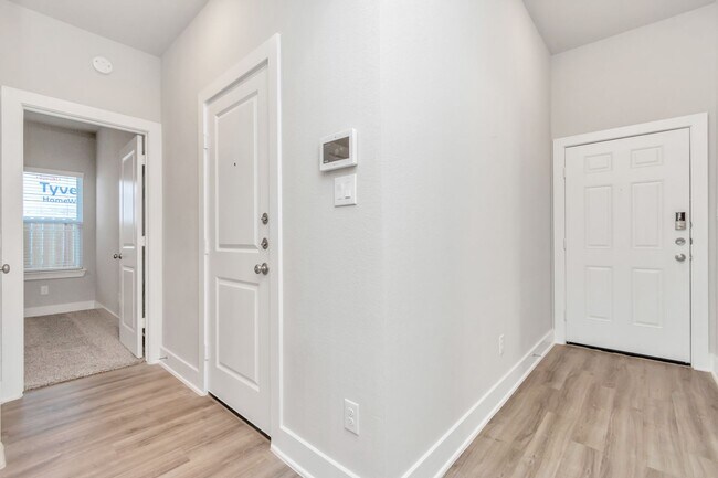 Foto del edificio - Welcome to the Beech — Streamlined Single-Story Living.