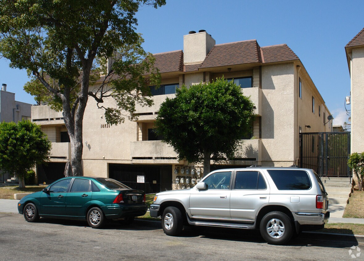 Building Photo - 10731 Lawler St