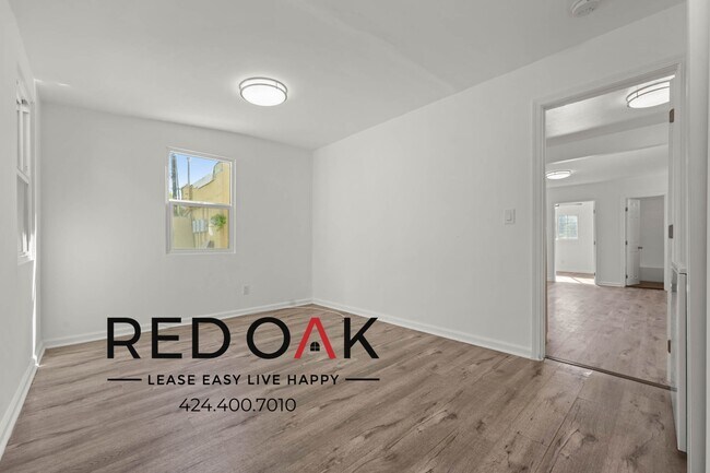 Foto del edificio - Spacious Two Bedroom with Private Patio, U...