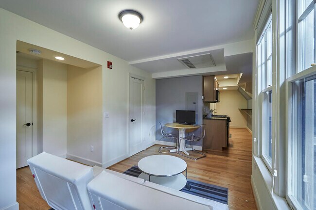 Foto del edificio - 2902 Porter St NW