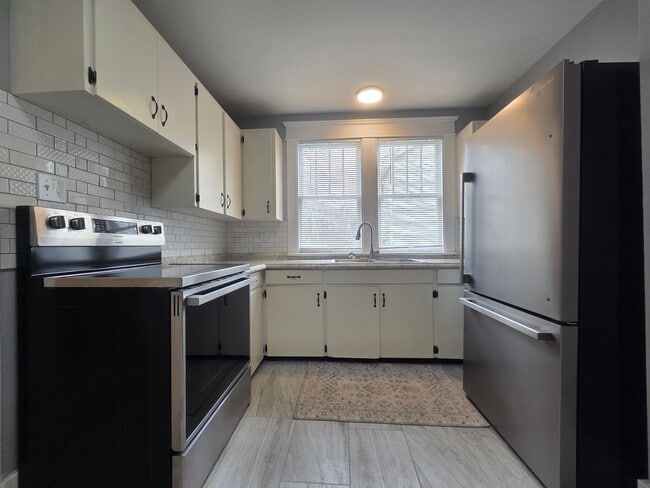 Building Photo - Updated 4-Bedroom, 2-Bath Home in Benton Harbor