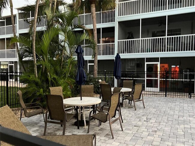 Building Photo - 751 Pinellas Bayway S