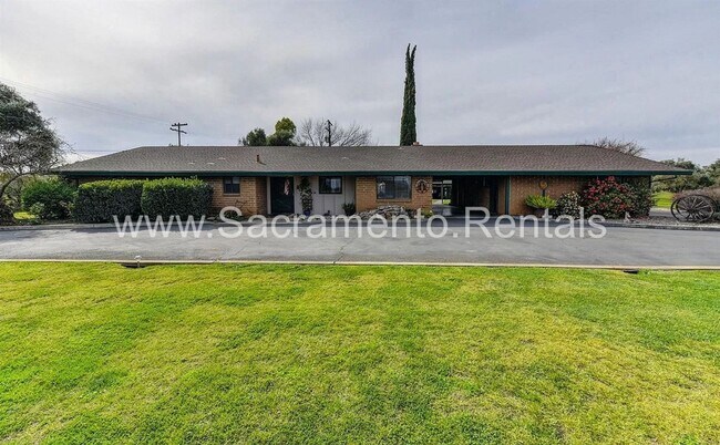 Foto del edificio - 3 br, 2 bath House - 940 S Brewer Road