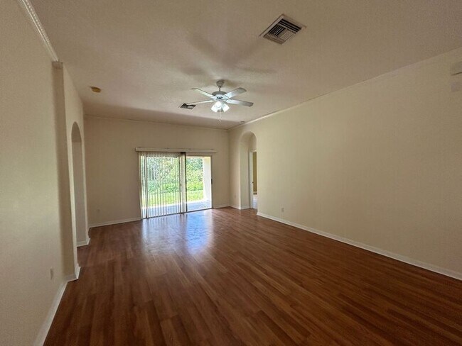 Building Photo - 18138 Sandy Pointe Dr