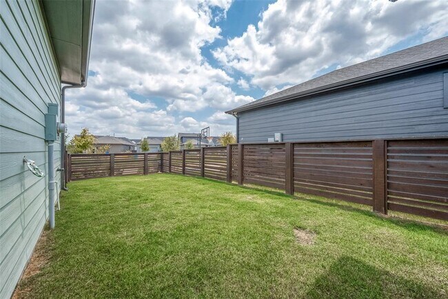 Foto del edificio - 15226 Parkland Canyon Dr