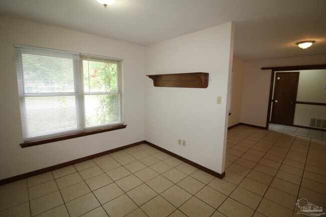 Foto del edificio - 7910 Reeders Ln