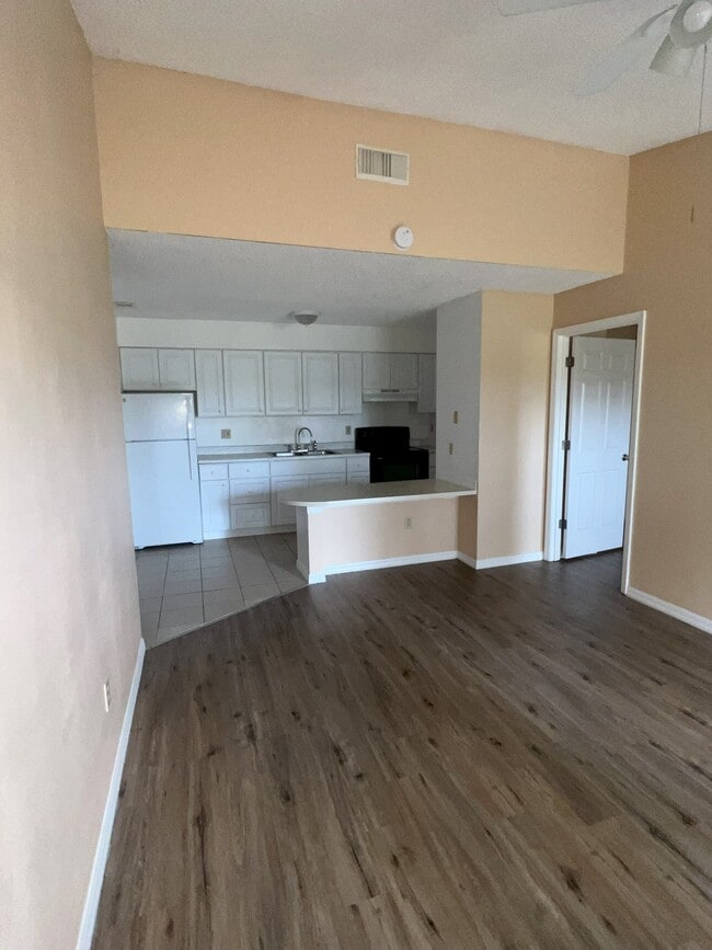 Building Photo - 6790 McLaren Pl
