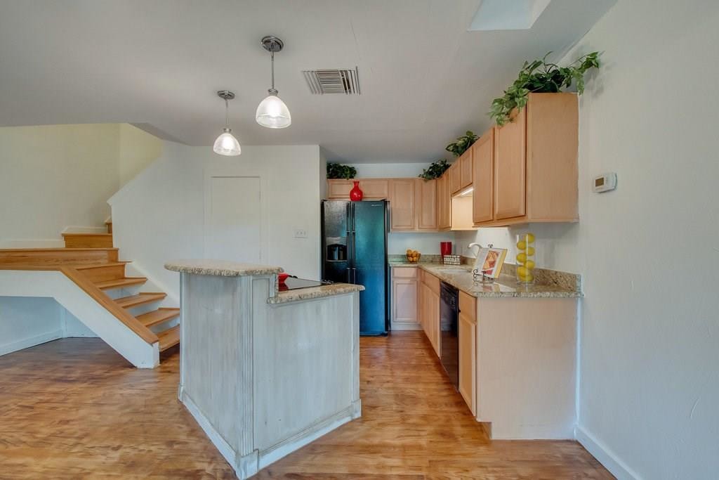 Foto principal - 5757 Martel Ave