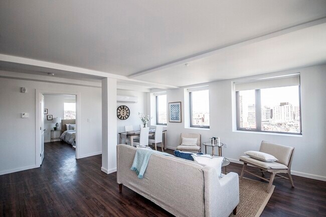Foto del edificio - 70 Parker Hill Ave