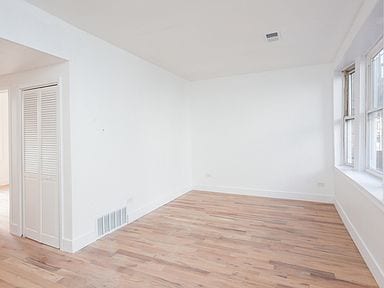 Building Photo - 923 S Carpenter St