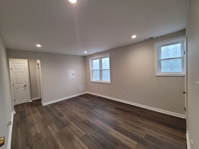 Building Photo - 418 Pfeiffer St