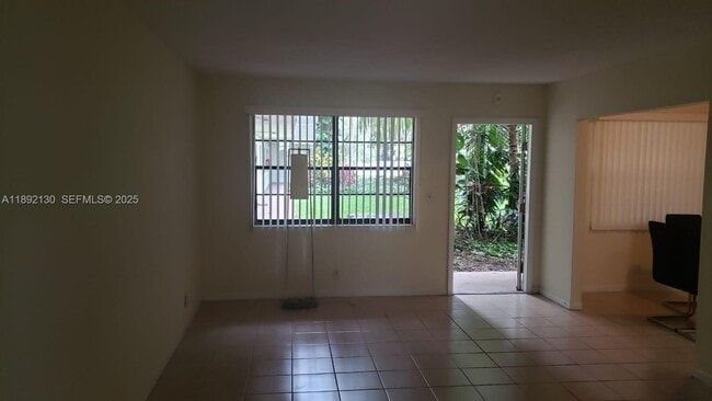 Building Photo - 500 NE 2nd St