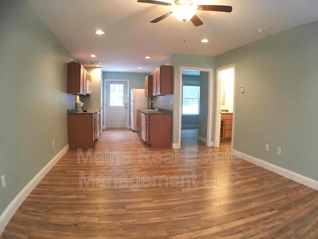 Building Photo - 13 Basketball Ct