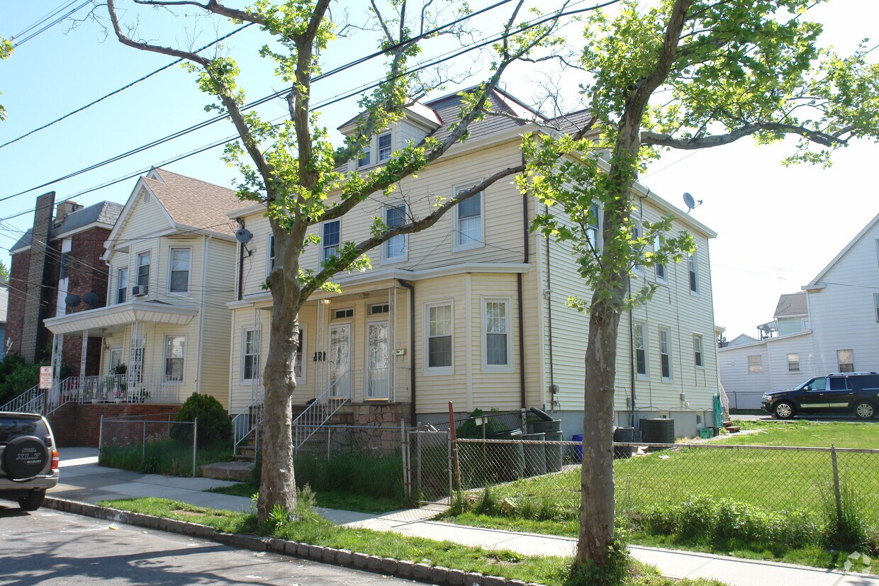 Primary Photo - 210 Madison Ave
